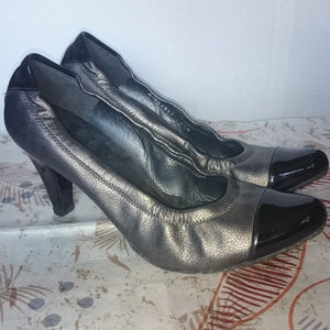 Stuart Weitzman Cap Toe Pewter Pump - Leather 6.5M